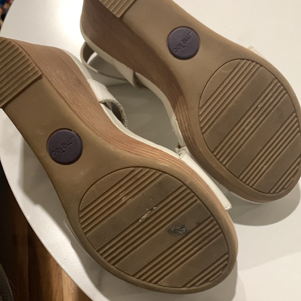 Me Too Women's White Sandals - Picture 4 of 4